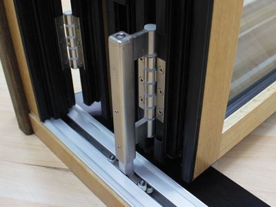 Roller / hinge